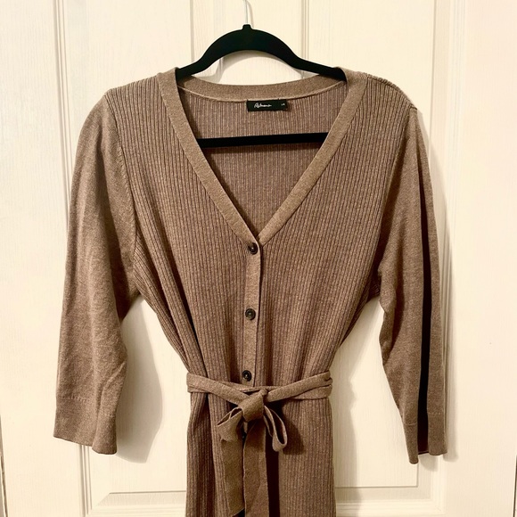 Button Down Belted V-neck Dress - Picture 2 of 4